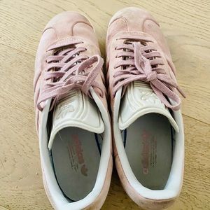 Adidas pink sneaker